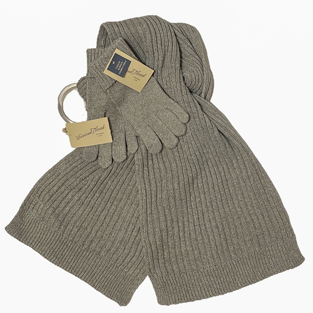 🥏 3 for $20
NWT Universal Thread Woman’s Gray Gloves and Scarf Set